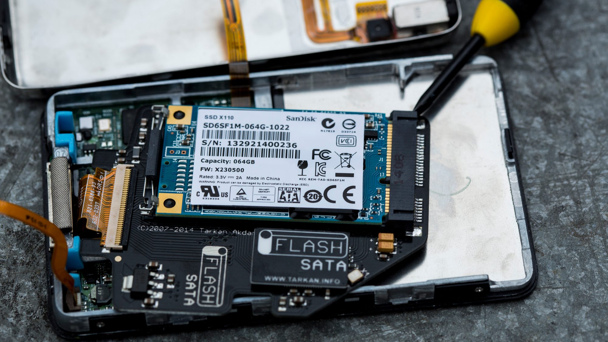 ipod-classic-ssd-close-up-of-board-with-ssd