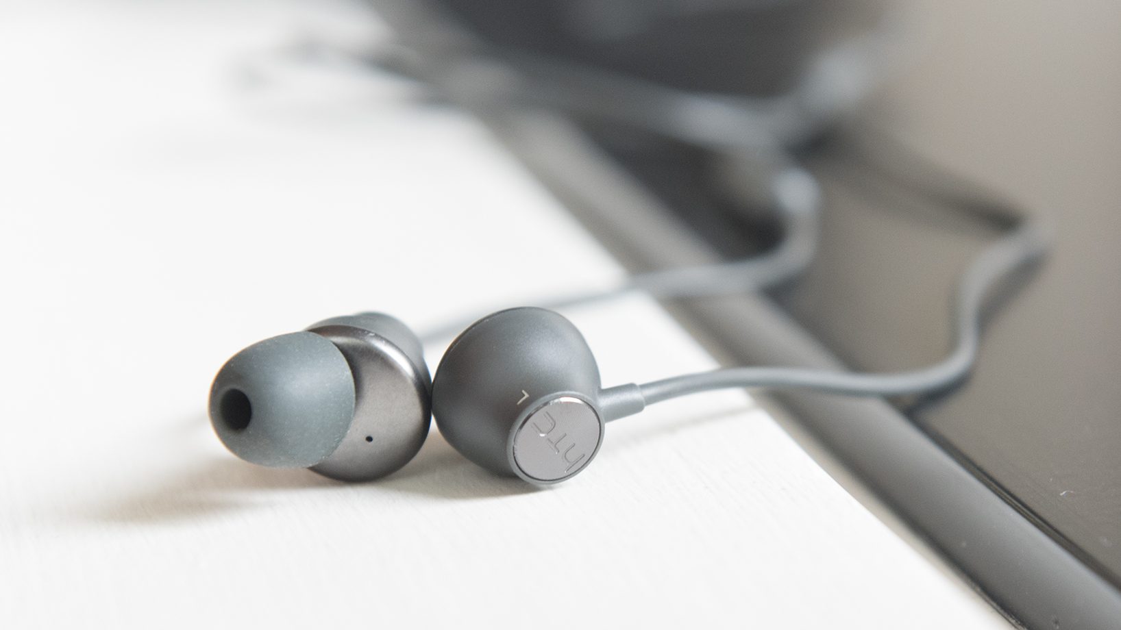 htc_u12_plus_earbuds