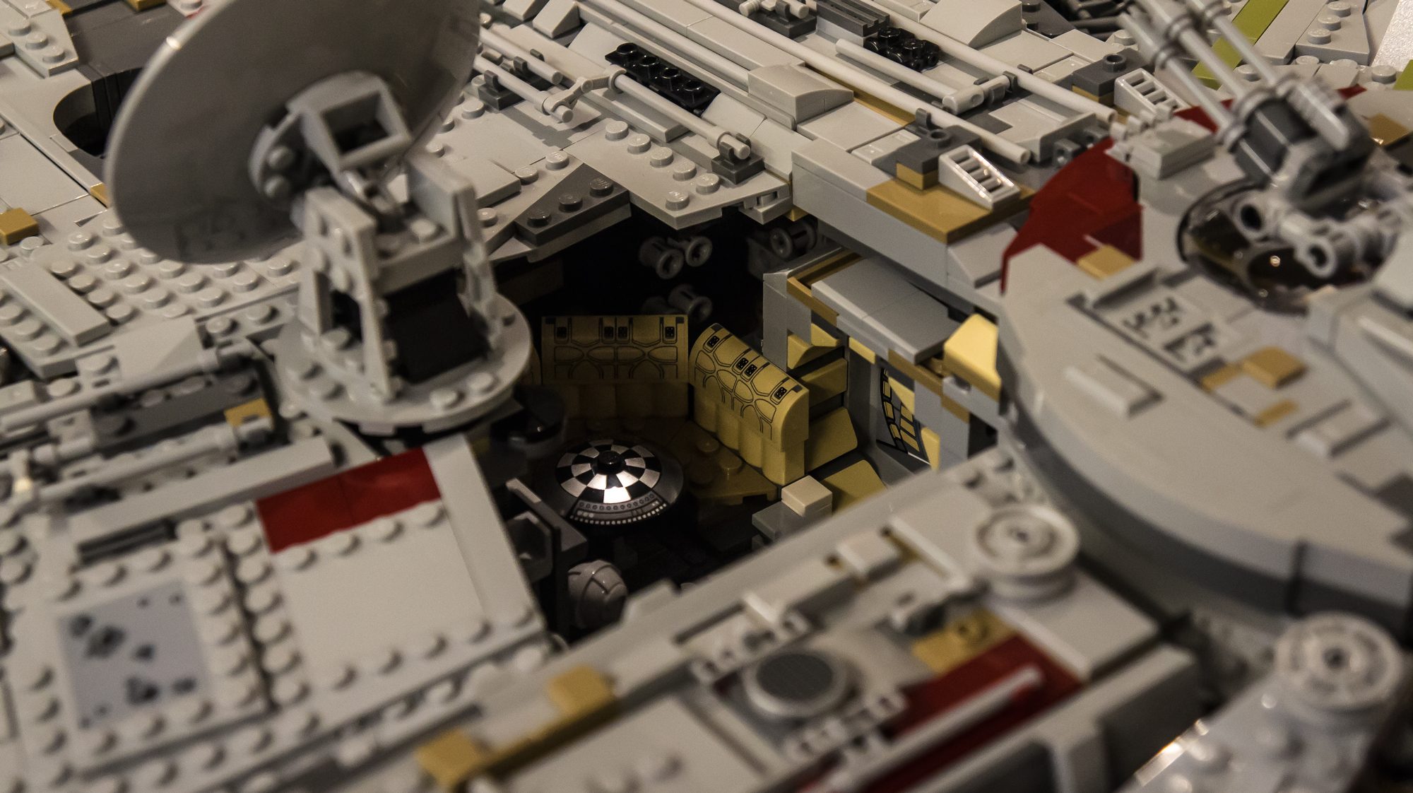 lego-millennium-falcon-ucs-2017-13