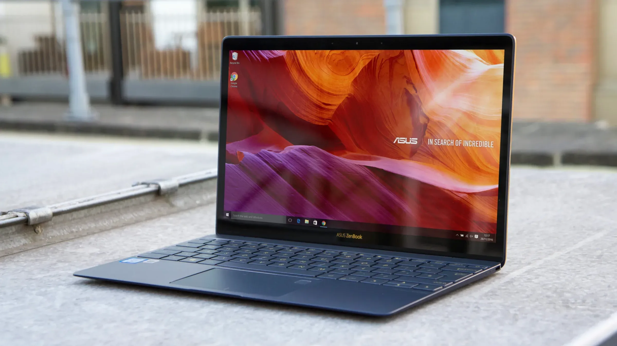 Asus ZenBook 3 review: Finally, a MacBook alternative for Windows 10 fans