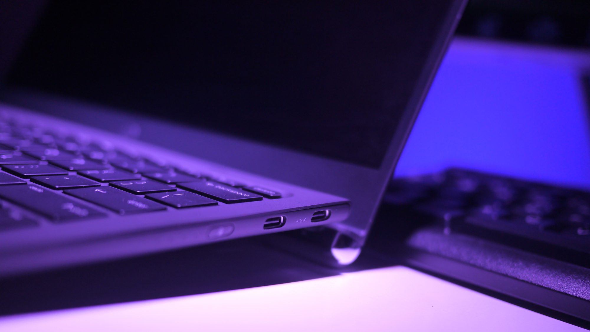 hp-elite-x3-mobile-extender-side