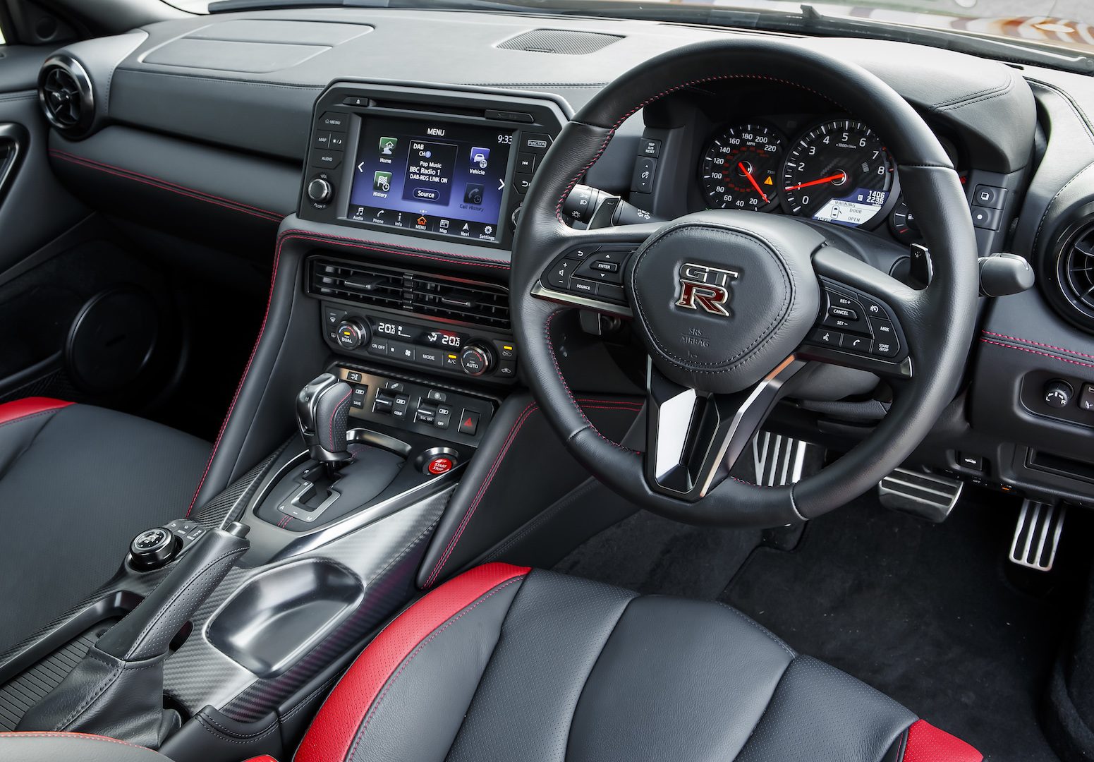 2017_nissan_gt-r_review_18