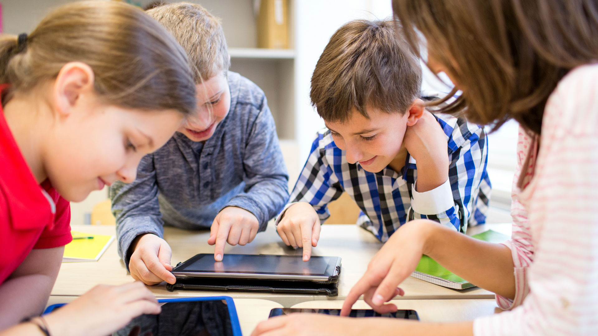 schools_technology_teacher_pupils