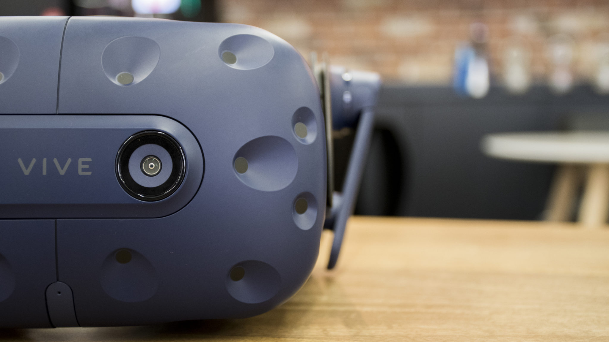 htc_vive_pro_front_half_left_