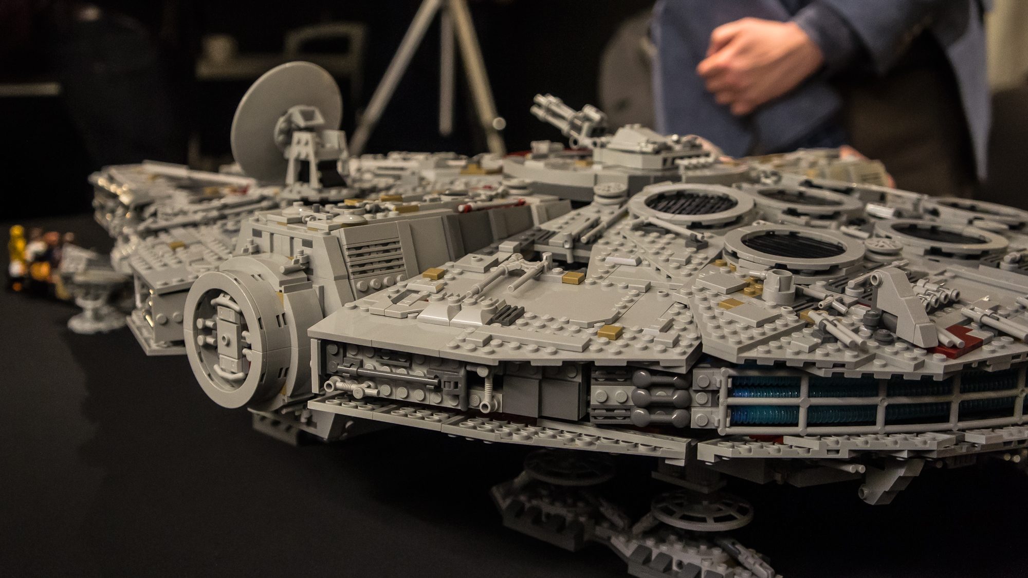 lego-millennium-falcon-ucs-2017-9