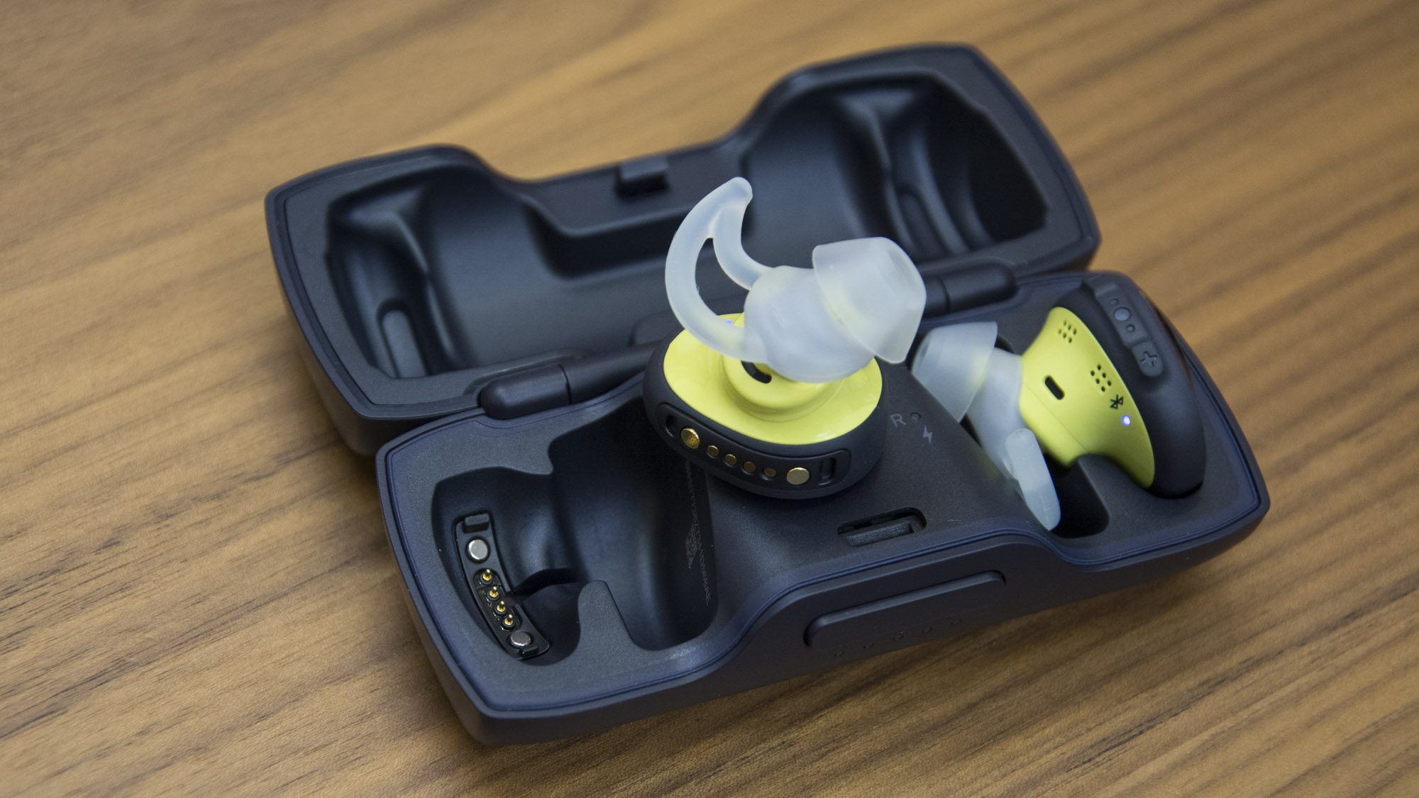 bose_soundsport_free_review_-_charging