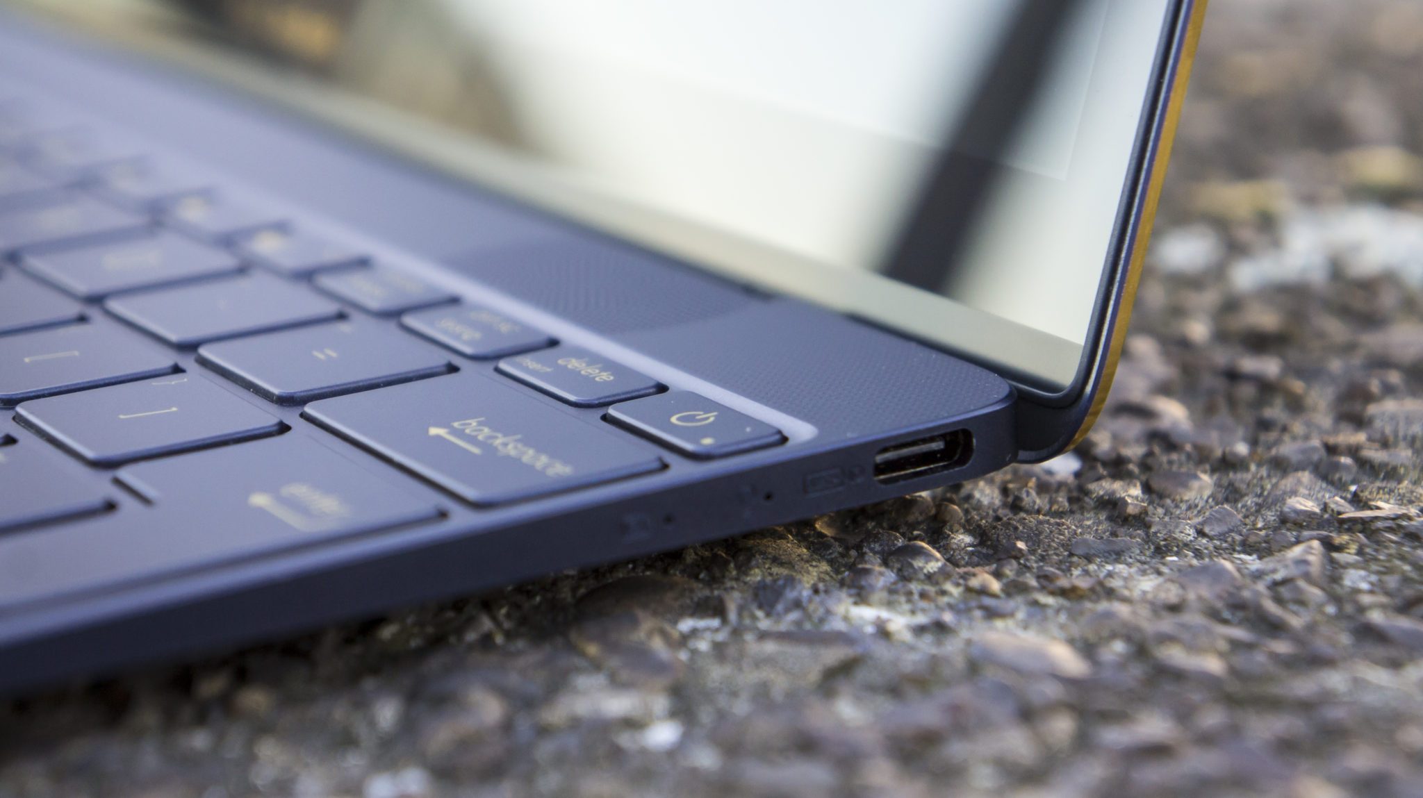 Asus ZenBook 3: USB Type-C connector