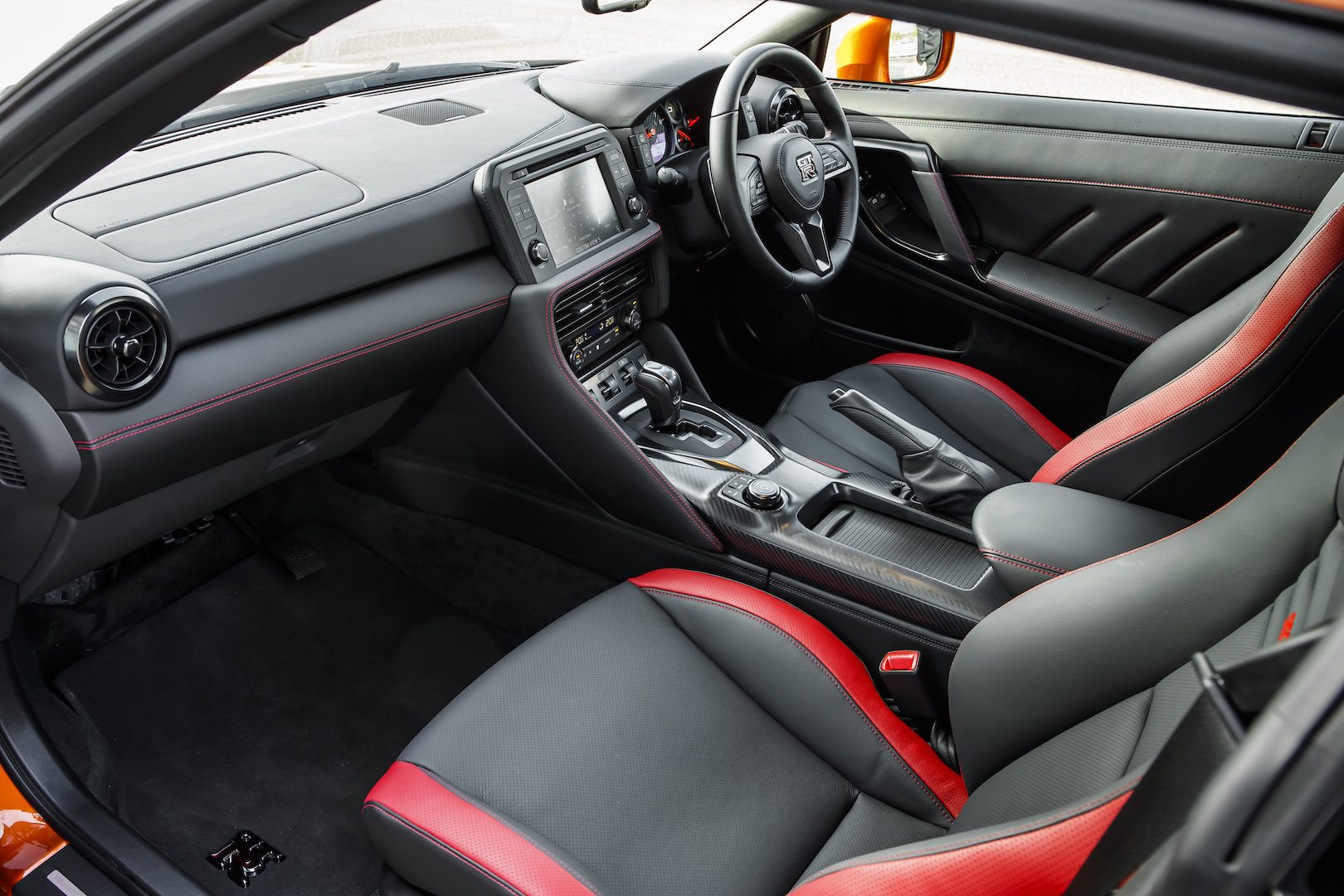 2017_nissan_gt-r_review_15