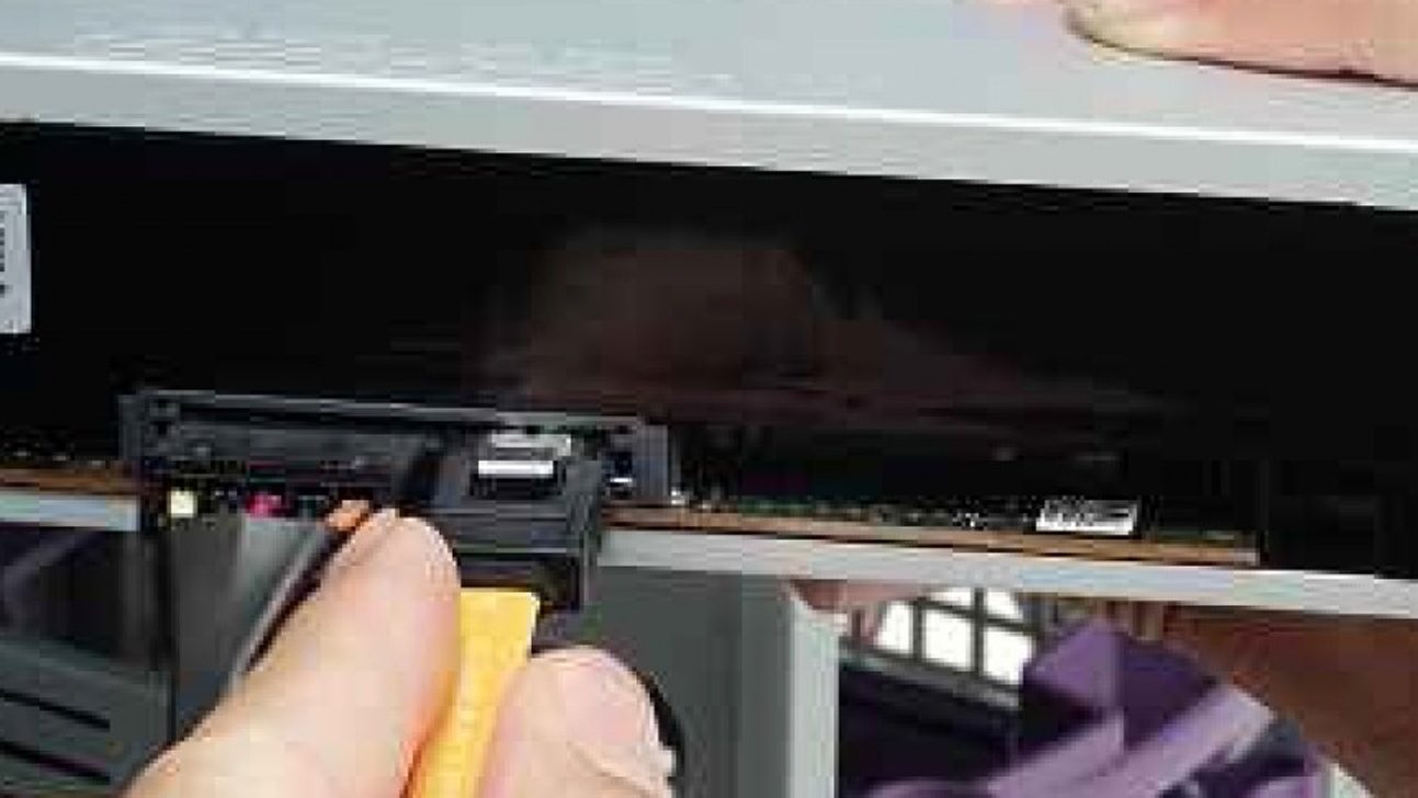 connect-sata-data-connector-to-optical-drive