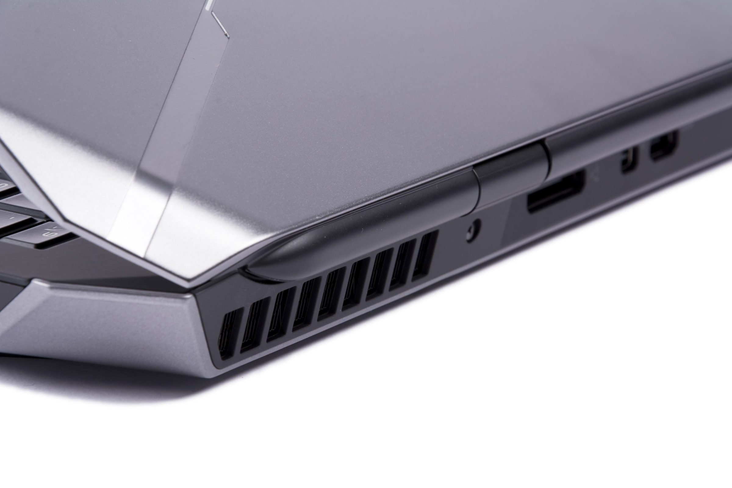 Dell Alienware 17 R2 - rear