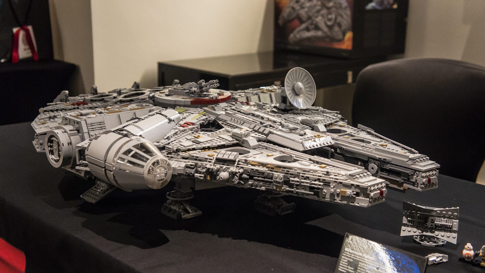 lego-millennium-falcon-ucs-2017-5