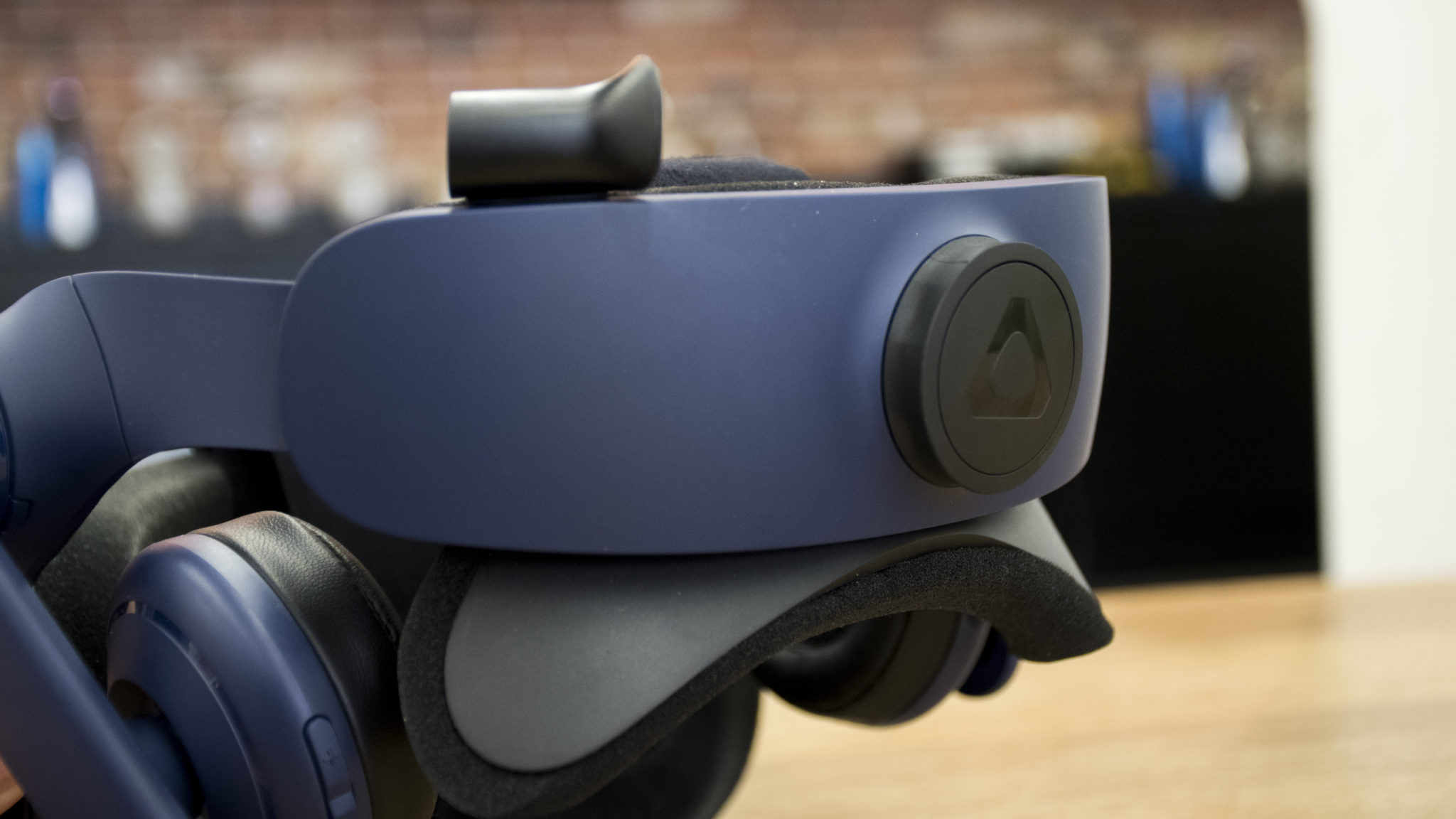 htc_vive_pro_rear_headband_close