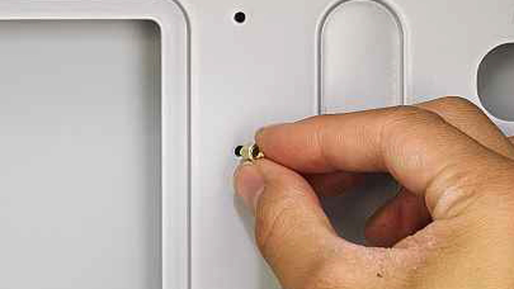 install-risers-for-motherboard-into-case