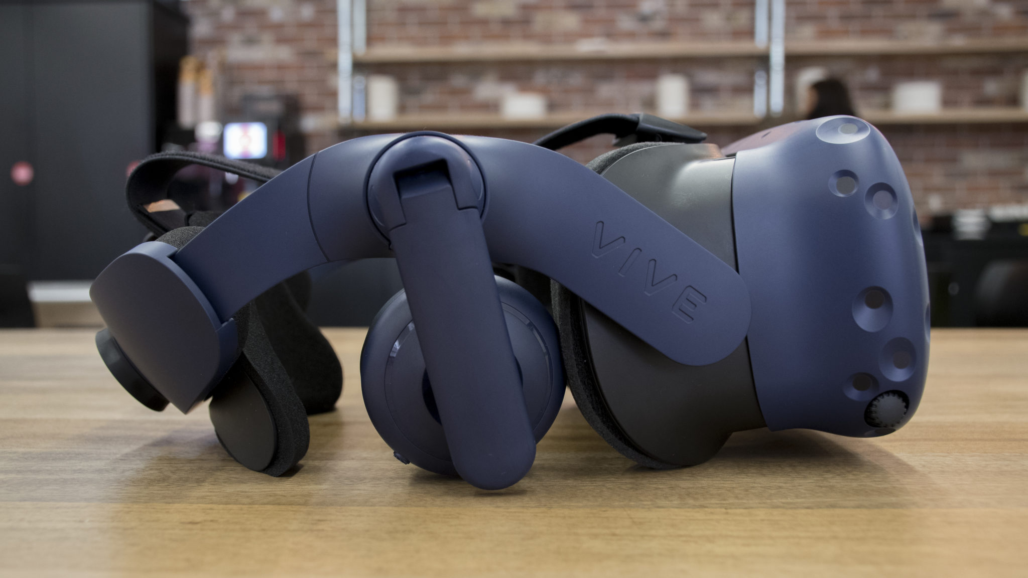 htc_vive_pro_side_profile_main