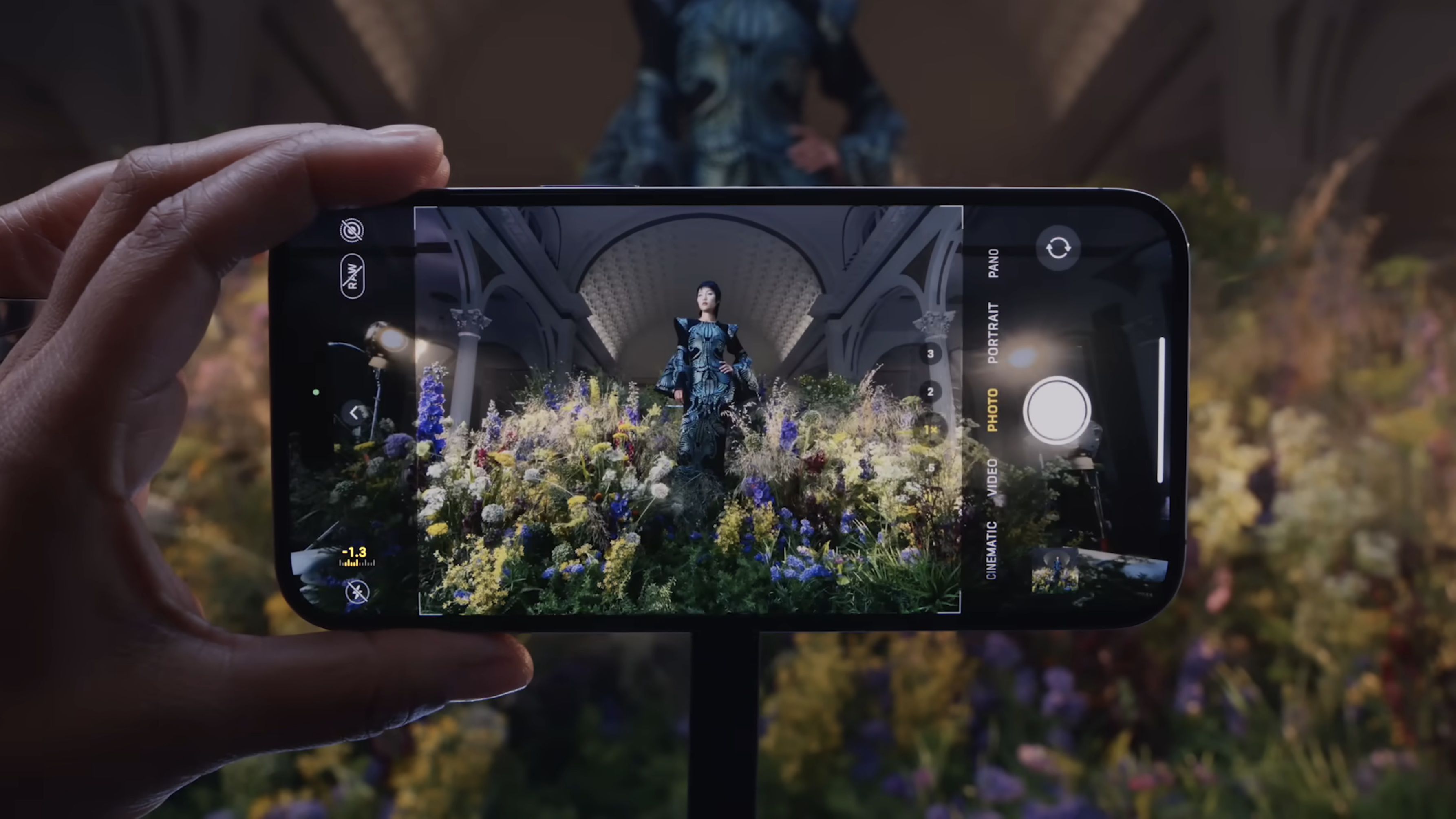 How to Straighten Your Camera Shooting Angle on iPhone