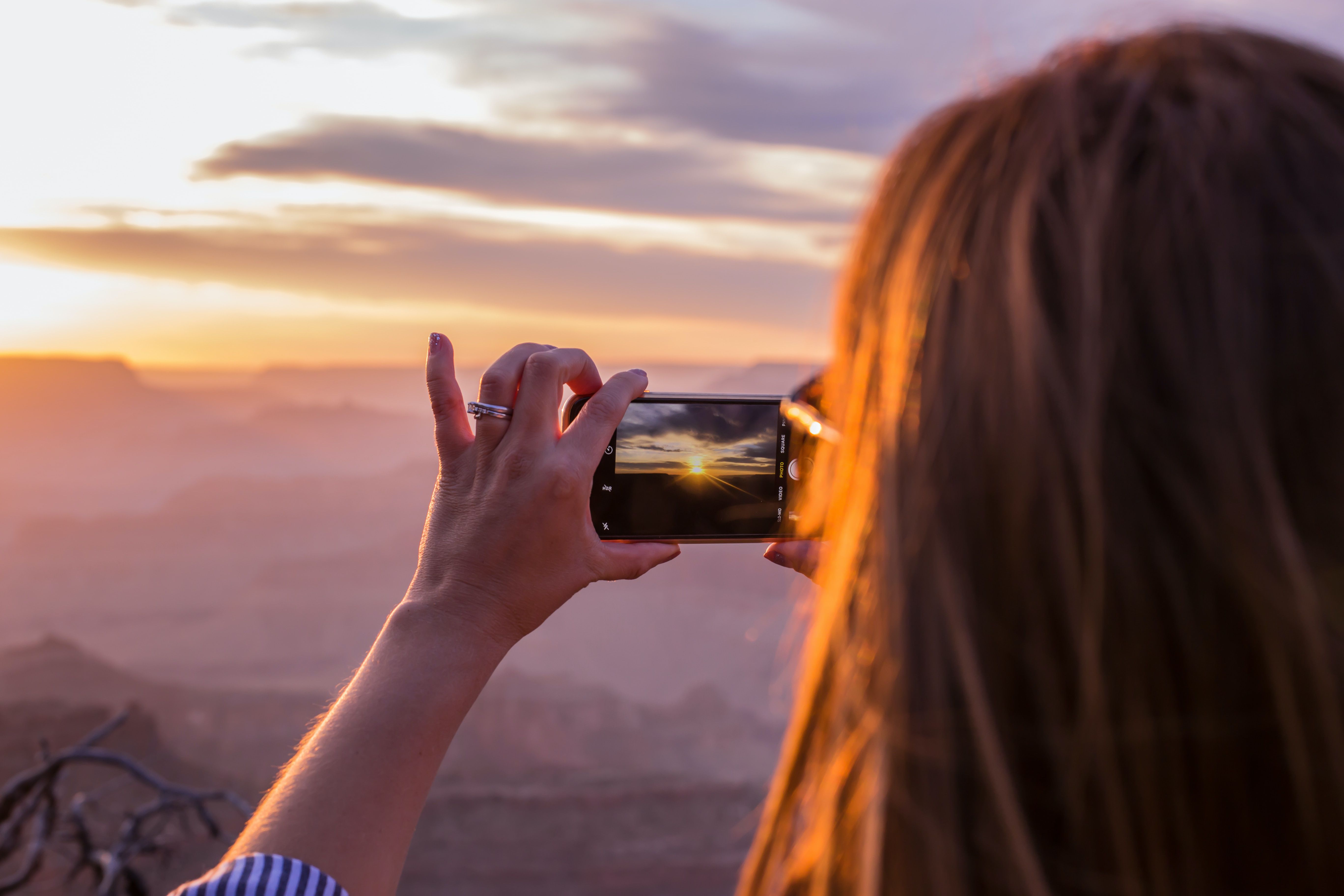 iOS 17: How to Straighten Your Shooting Angle With the New Camera Level Feature